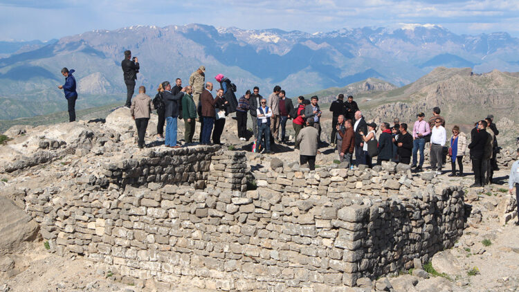 Süryanilerden Şırnak'taki 'Sefine'ye ziyaret