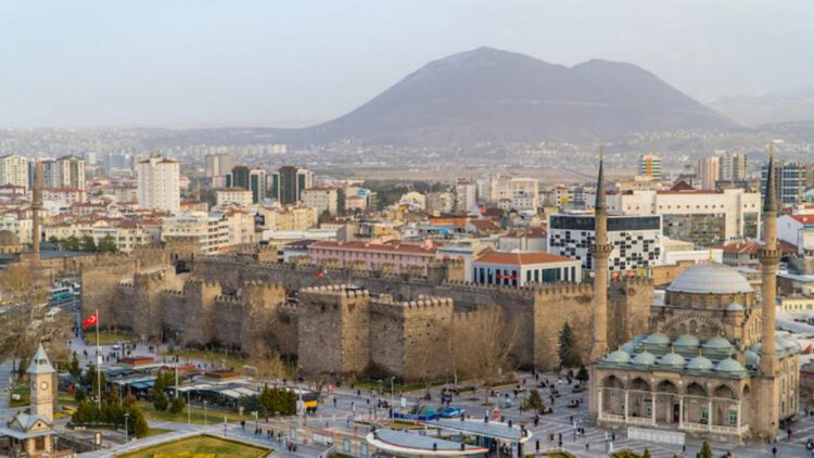 Suudi Arabistan Suriye’de çalışmalarına yeniden başladı