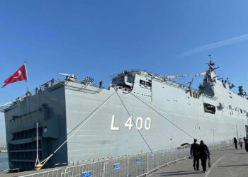 TCG Anadolu İzmir'de