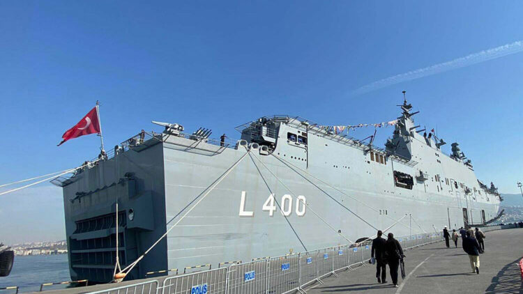 TCG Anadolu İzmir'de