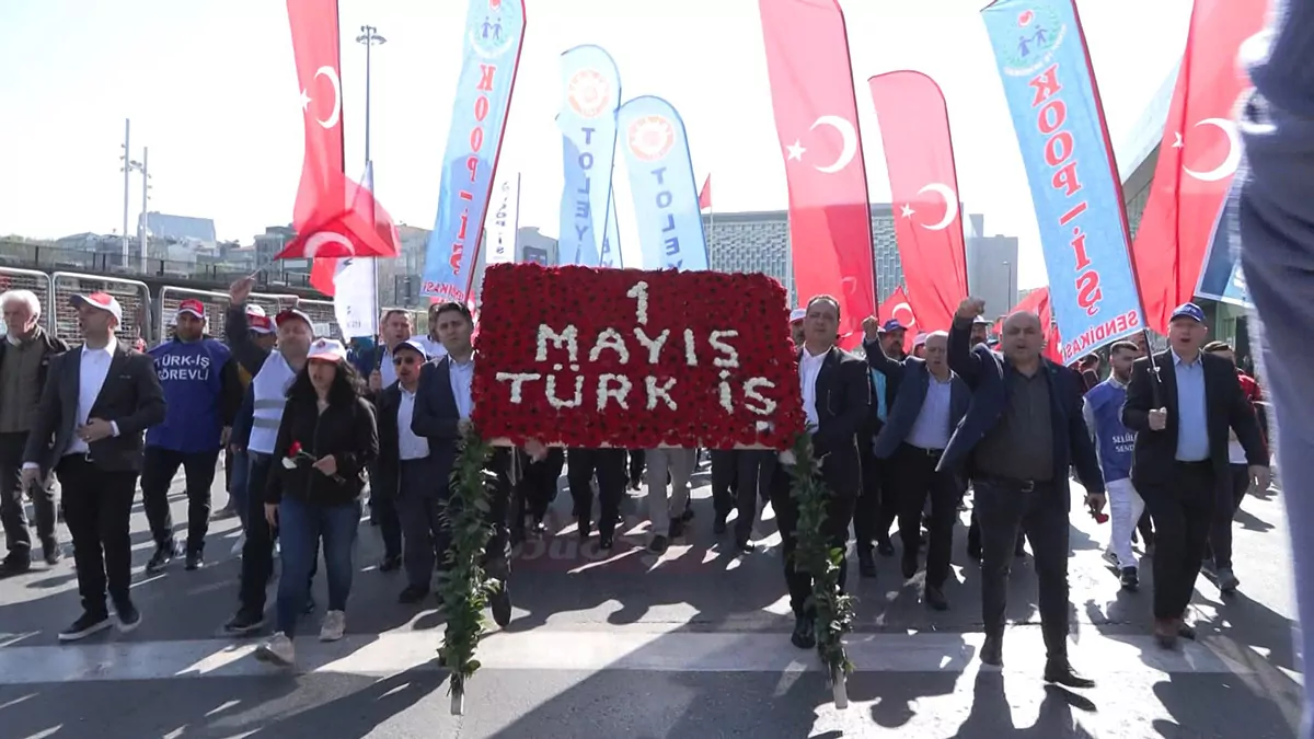 Turk is ve sime sen taksim meydanina celenk biraktih - öne çıkan - haberton