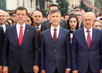 Taksim cumhuriyet anıtı’nda 19 mayıs töreni