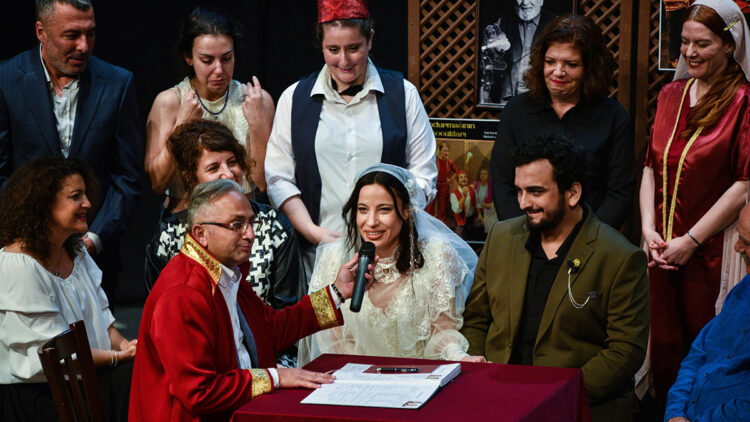 Tanıştıkları sahnede 13 yıl sonra dünyaevine girdiler