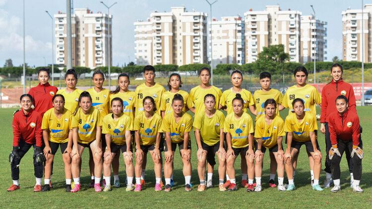 Taraftar, Konyaaltı Gençlikspor futbolcularına saldırdı