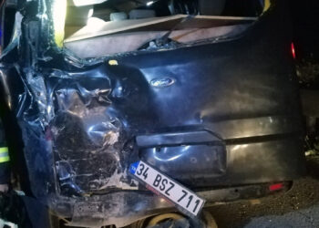 Tarsus'ta yolcu otobüsüyle minibüs çarpıştı: 8 yaralı