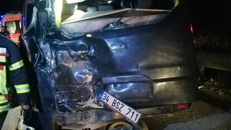 Tarsus'ta yolcu otobüsüyle minibüs çarpıştı: 8 yaralı