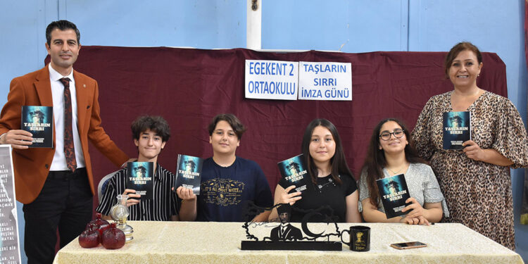 'Taşların Sırrı' romanın yazarları okurlarıyla buluştu