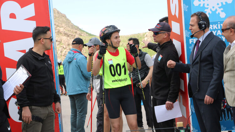 Tekerlekli Kayak Şampiyonası, Yüksekova'da yapıldı