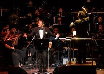 Tenor Murat Karahan, AKM sahnesinde konser verdi