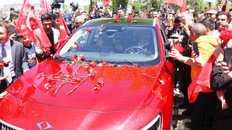 Togg Gaziantep'te halaylarla karşılandı