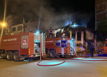Tokat'ta metruk evde yangın