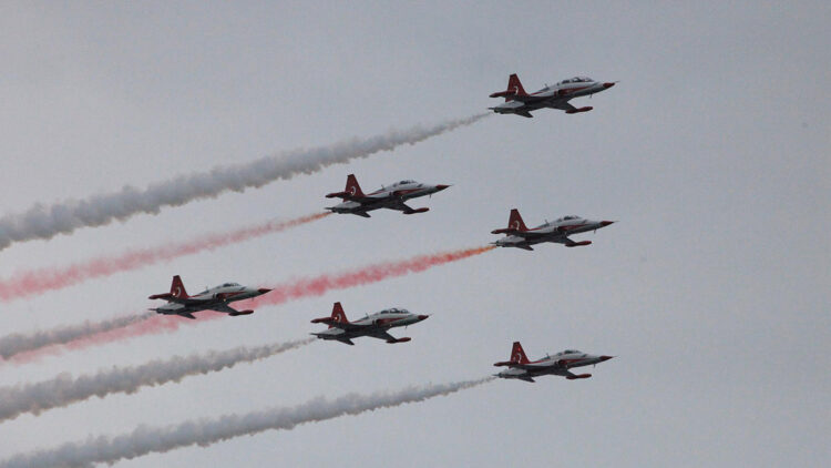 Türk Yıldızları ve SoloTürk'ten Samsun'da gösteri