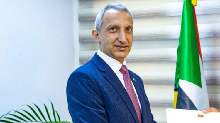 Türkiye'nin Hartum Büyükelçisi'nin aracına saldırı