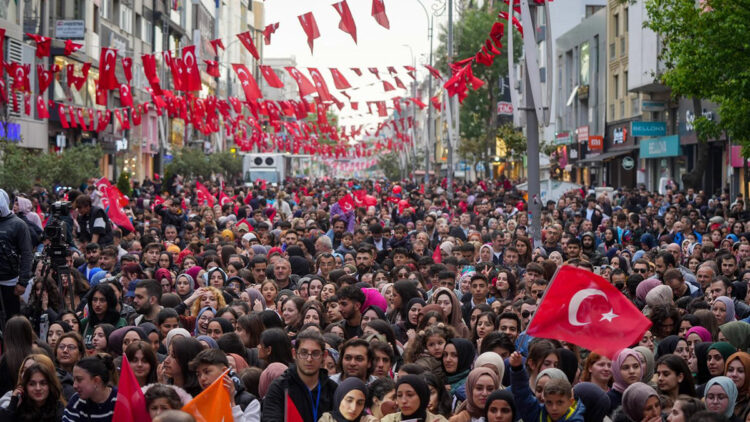 Ümraniye'de 19 Mayıs coşkuyla kutlandı