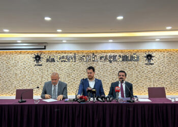 Van'da DEVA'dan istifa edip AK Parti'ye geçtiler