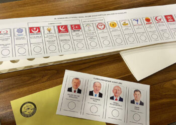 YSK, oy pusulalarını tanıttı