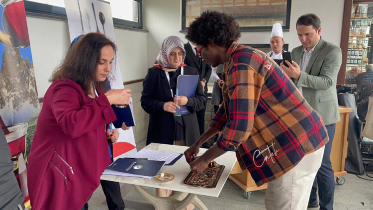Yabancı öğrenciler 'Çay Demleme Yarışması'na katıldı