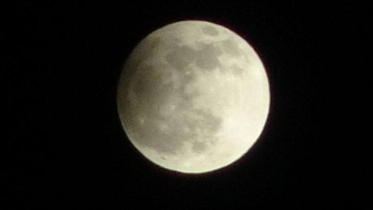 'Yarı gölgeli ay' tutulması görüntülendi