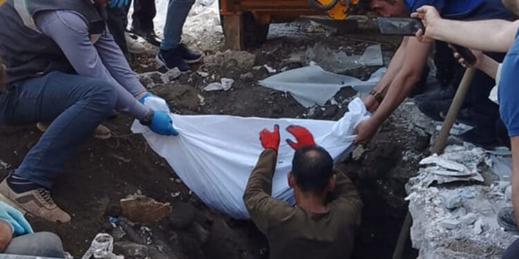 Yıkılan türbeden çıkarılan kemikler incelenecek