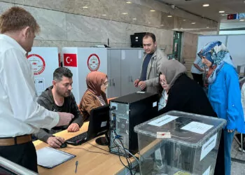 Yurt dışı temsilciliklerinde oy verme işlemi başladı