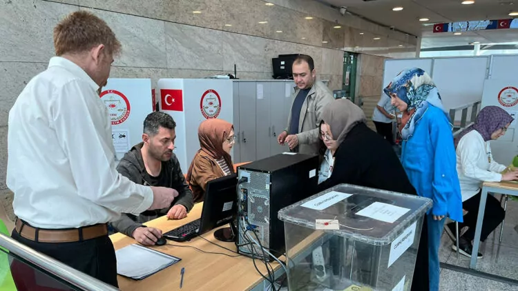 Yurt dışı temsilciliklerinde oy verme işlemi başladı