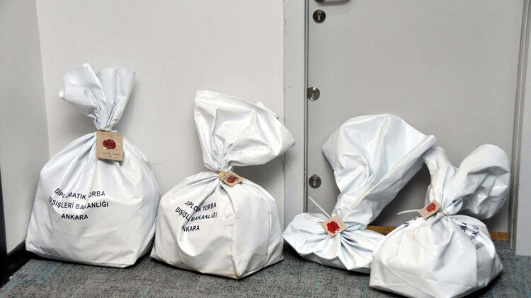 Yurtdışında kullanılan oylar Türkiye'ye getiriliyor