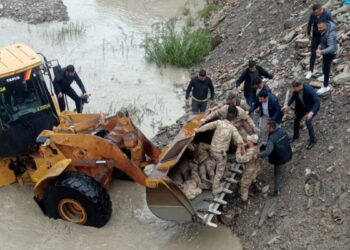 Zap Suyu'na uçan araçtaki 12 asker yaralandı