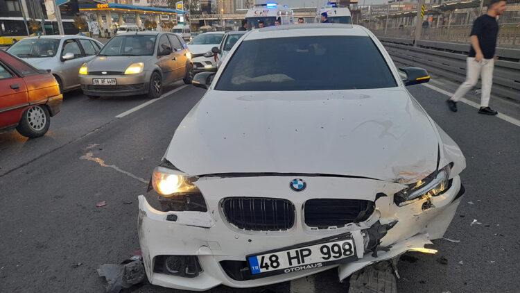 1 mayıs görevine giden polisler kaza yaptı