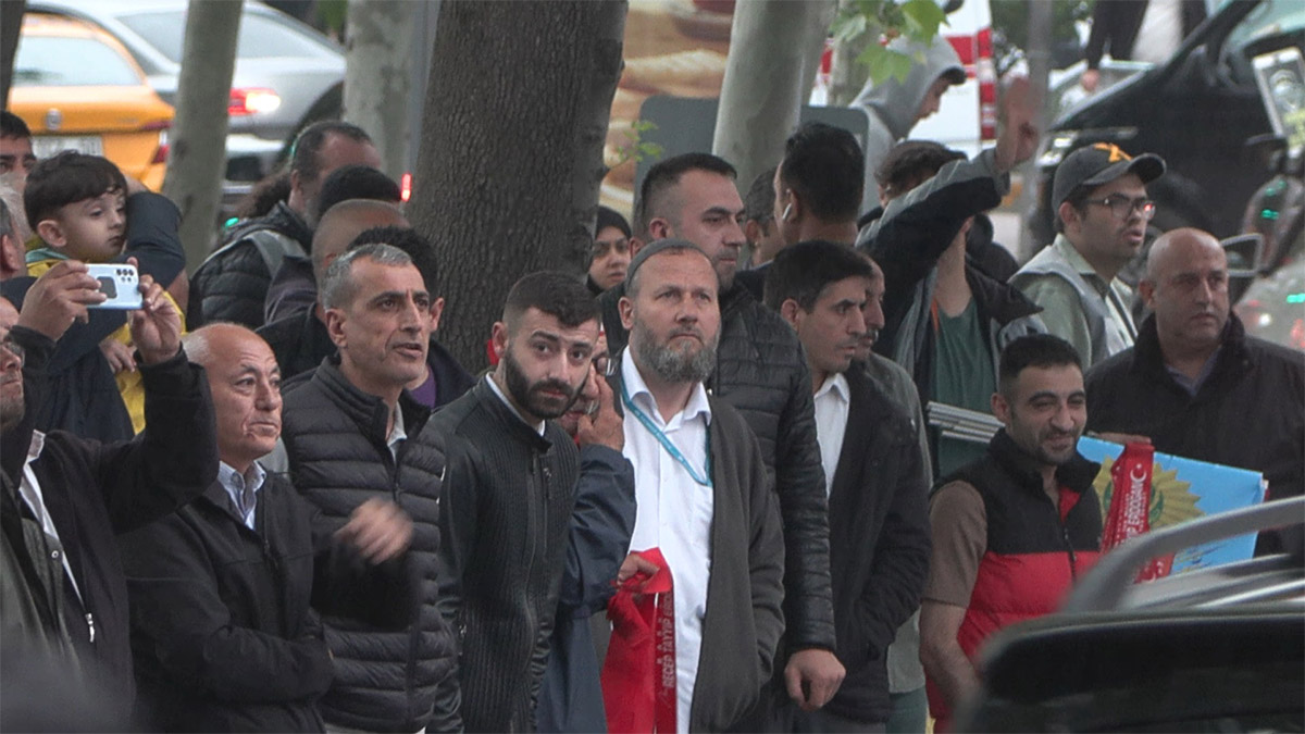 AK Parti İl Başkanlığı önünde hareketlilik