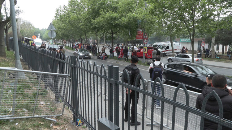 AK Parti İl Başkanlığı önünde hareketlilik