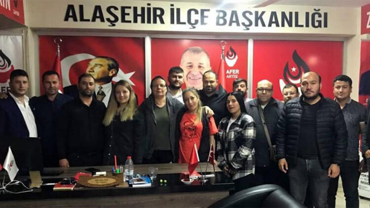 Alaşehir Zafer Partisi İlçe teşkilatı istifa etti