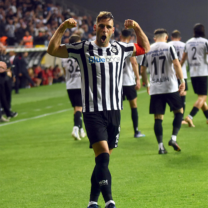 Altay'da yabancı oyuncular yuvadan uçuyor