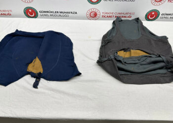 Altını üzerindeki kıyafette gizleyen şüpheli yakalandı