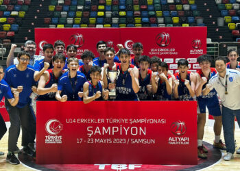 Anadolu Efes namağlup şampiyon oldu