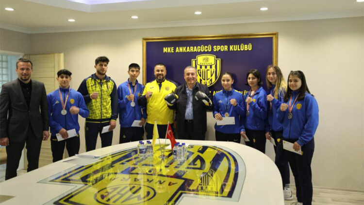 MKE Ankaragücü Boks Takımı Faruk Koca'yı ziyaret etti