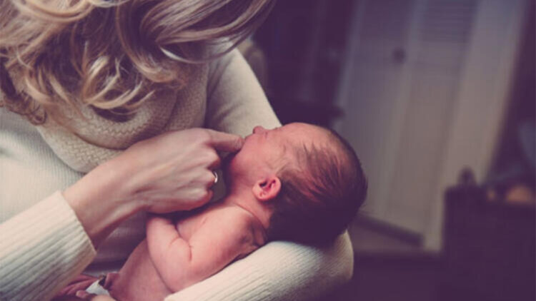 Anne sütü sadece bebeğe değil anneye de faydalı