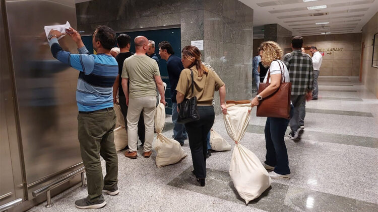 Antalya'da kullanılan oy pusulaları kurullara getiriliyor