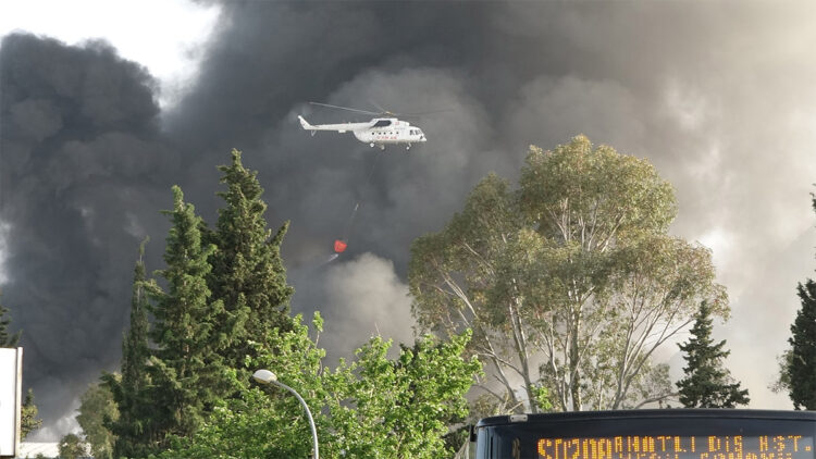 Antalya’da tekne üretim fabrikasında yangın