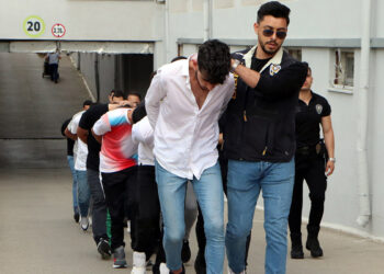 Adana'da, 'sazan sarmalı' operasyonu