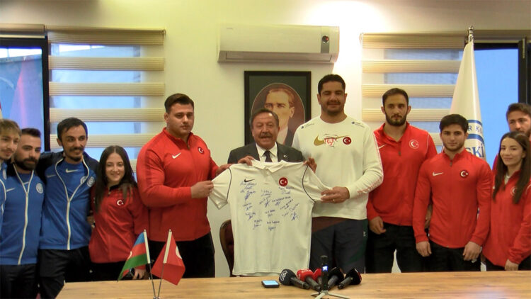 ASKİ Spor Kulübü'nün madalya kazanan sporcuları basınla buluştu