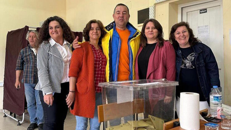 Ata Demirer Bozcaada'da oyunu kullandı