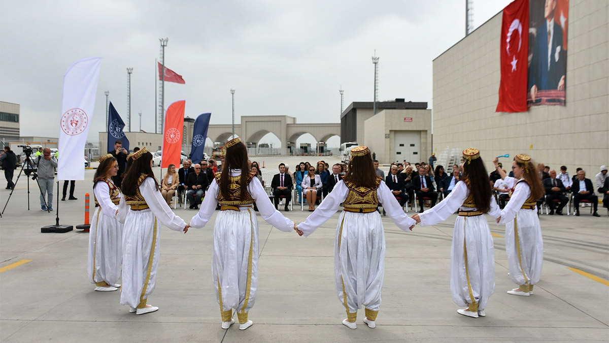 Türkiye’nin Selanik Başkonsolosluğu, Türkiye Atletizm Federasyonu, İstanbul Masterleri Atletizm Kulübü ve Batı Trakya Türkleri Dayanışma Derneği'nce bu yıl 34'üncüsü düzenlenen 'Atatürk'ü Anma ve Barış Koşusu' için Atatürk'ün doğduğu evin bahçesinden alınan toprak, Edirne'nin İpsala Sınır Kapısı'nda atletlere teslim edildi.
