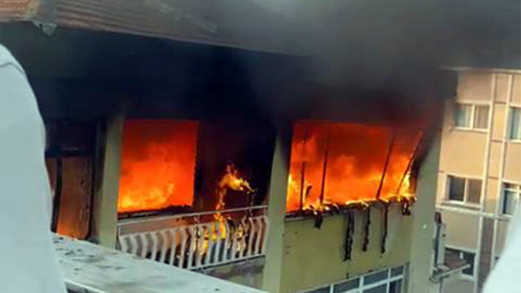 Avcılar'da boş dairede korkutan yangın