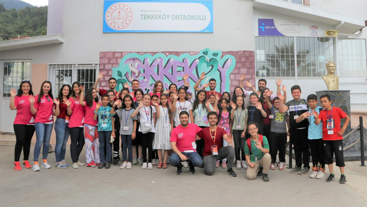 Aydem Perakende ve Gediz Perakende öğrencilerle buluşuyor