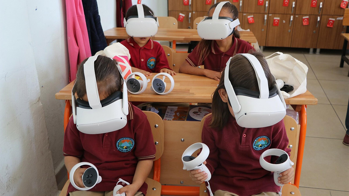 Aydem Perakende ve Gediz Perakende öğrencilerle buluşuyor