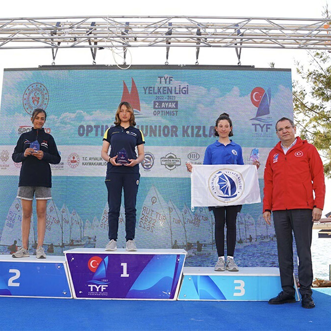 Türkiye Yelken Federasyonu tarafından Balıkesir'in Ayvalık ilçesinde düzenlenen Yelken Ligi 2'nci Ayak Yarışları sona erdi.