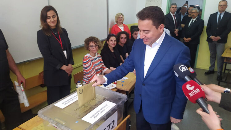 Ali Babacan oyunu kullandı