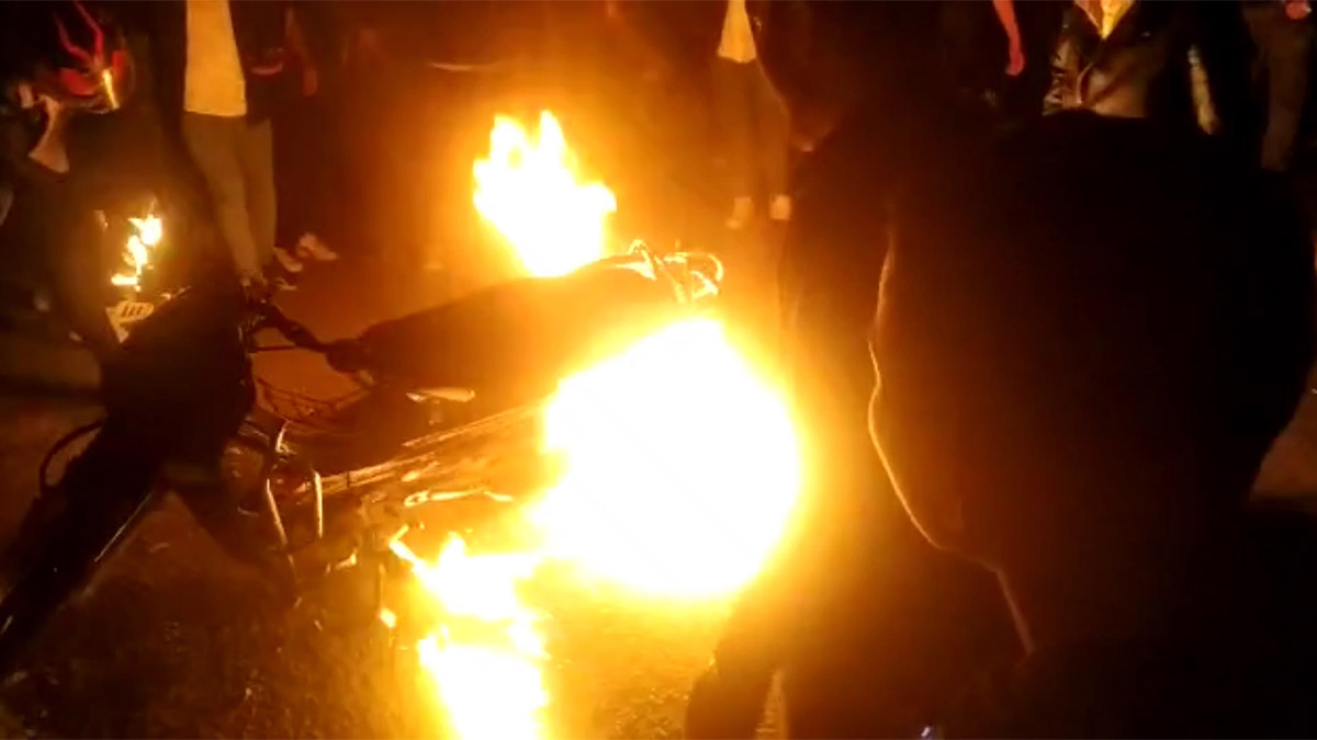 Bağcılar'da asker eğlencesinde yakan gösteri