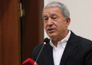 Bizler geldik gidiyoruz