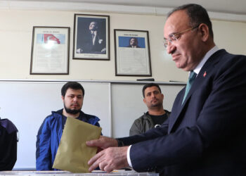 Bekir Bozdağ oyunu kullandı